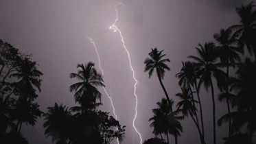 রাতের মধ্যে ঢাকাসহ যেসব অঞ্চলে ঝড়বৃষ্টি হতে পারে