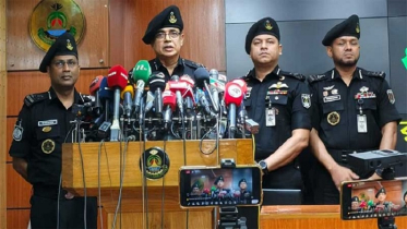 ছেলের পরকীয়া ঠেকাতে মা ফোন করে বলেন ‘বিমানে বোমা আছে’