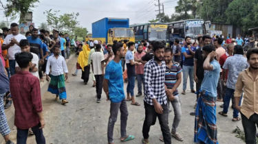 Workers protest in Gazipur, block Dhaka-Mymensingh Highway