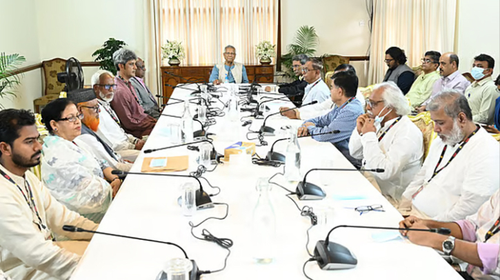১৩টি দল ও জোটের সঙ্গে বৈঠকে বসেছেন প্রধান উপদেষ্টা ১৩টি দল ও জোটের সঙ্গে বৈঠকে বসেছেন প্রধান উপদেষ্টা