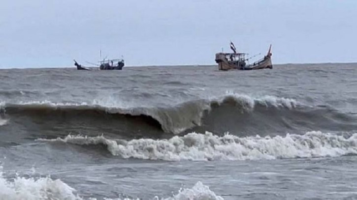 উপকূলজুড়ে অতিভারী বৃষ্টিপাত অব্যাহত, সমুদ্রবন্দরে ৩ নম্বর সতর্কতা উপকূলজুড়ে অতিভারী বৃষ্টিপাত অব্যাহত, সমুদ্রবন্দরে ৩ নম্বর সতর্কতা