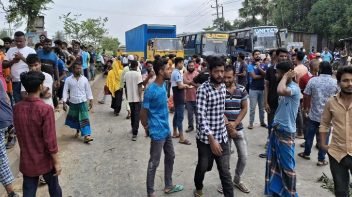 গাজীপুরে মহাসড়ক অবরোধ করে শ্রমিকদের বিক্ষোভ, পুলিশের সঙ্গে সংঘর্ষ গাজীপুরে মহাসড়ক অবরোধ করে শ্রমিকদের বিক্ষোভ, পুলিশের সঙ্গে সংঘর্ষ