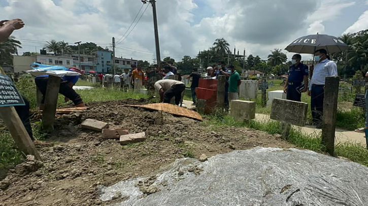 গোপালগঞ্জে সংঘর্ষে নিহত তিনজনের লাশ কবর থেকে উত্তোলন গোপালগঞ্জে সংঘর্ষে নিহত তিনজনের লাশ কবর থেকে উত্তোলন