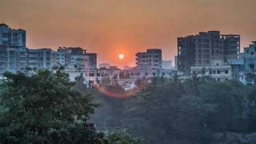 বৃষ্টির মধ্যেও দূষণ কমেনি ঢাকার বাতাসে