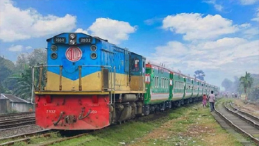 ৩ ঘণ্টা পর রাজশাহীর সঙ্গে রেল যোগাযোগ স্বাভাবিক  