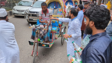 মোহাম্মদপুরে পথচারীদের মাঝে সুপেয় পানি বিতরণ করলো জামায়াত