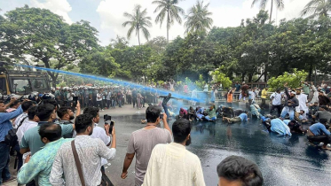 রণক্ষেত্র প্রেসক্লাব, আন্দোলনকারীদের ওপর জলকামান-সাউন্ড গ্রেনেড নিক্ষেপ
