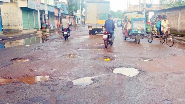রসিকের প্রায় ৩০০ কিমি রাস্তার বেহাল অবস্থা