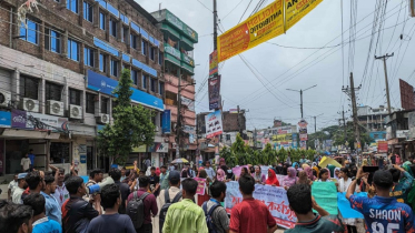 ২১ দফা দাবিতে কারমাইকেল কলেজের শিক্ষার্থীদের বিক্ষোভ