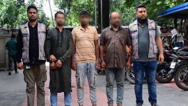 ডিবিকে লক্ষ্য করে গুলি ছোড়া ৩ সন্ত্রাসী অস্ত্রসহ গ্রেপ্তার