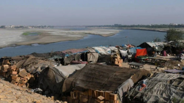 দারিদ্র্যসীমার নিচে জীবনযাপন ৪৪ শতাংশ পাকিস্তানির