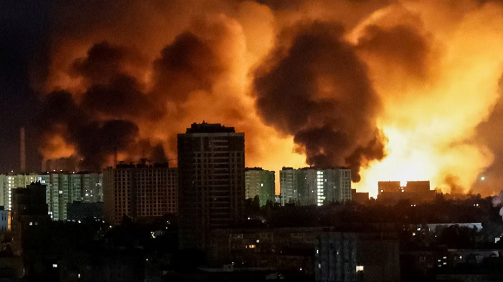 Russia Launches Its Deadliest Aerial Attack on Kyiv in Months, Killing 28 Russia Launches Its Deadliest Aerial Attack on Kyiv in Months, Killing 28
