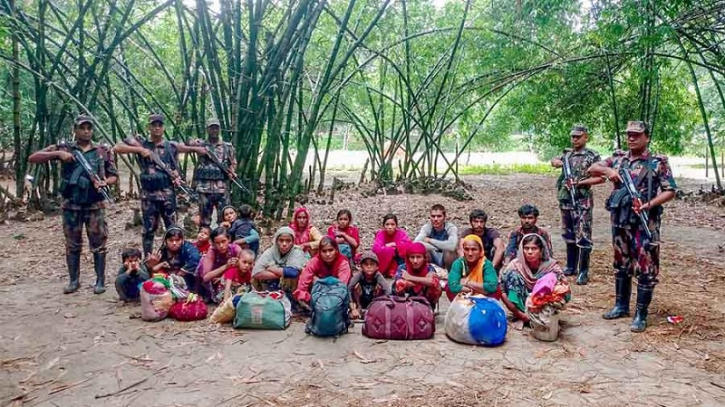 মাটিরাঙ্গা সীমান্ত দিয়ে আরও ১৩ জনকে পুশ-ইন করলো বিএসএফ মাটিরাঙ্গা সীমান্ত দিয়ে আরও ১৩ জনকে পুশ-ইন করলো বিএসএফ