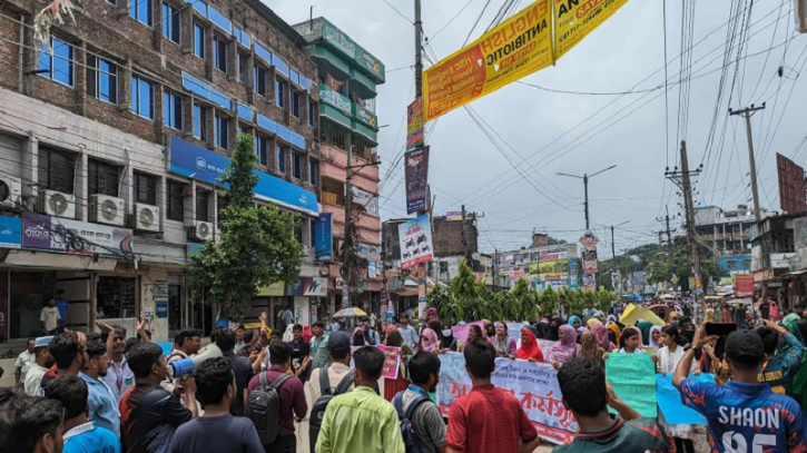 ২১ দফা দাবিতে কারমাইকেল কলেজের শিক্ষার্থীদের বিক্ষোভ ২১ দফা দাবিতে কারমাইকেল কলেজের শিক্ষার্থীদের বিক্ষোভ