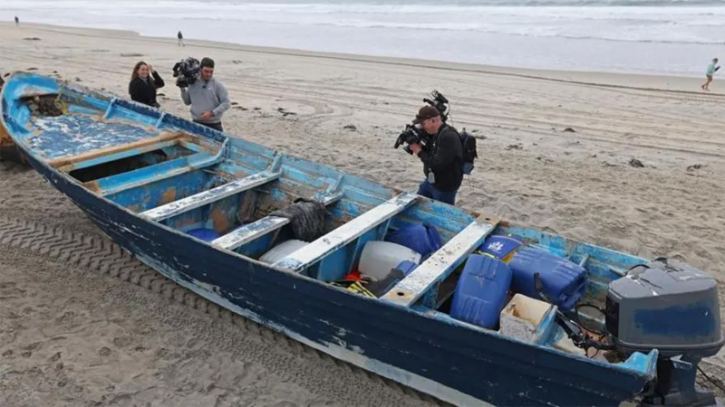 Boat Capsizes Near Torrey Pines: 3 Dead, 7 Missing Boat Capsizes Near Torrey Pines: 3 Dead, 7 Missing