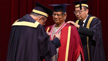 প্রধান উপদেষ্টাকে ডক্টরেট ডিগ্রি দিলো সোকা বিশ্ববিদ্যালয়