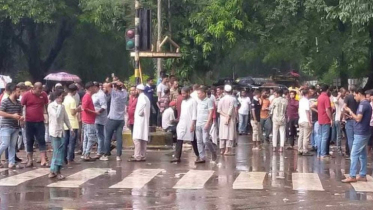 বৃষ্টিতেও চলছে ইশরাক সমর্থকদের আন্দোলন