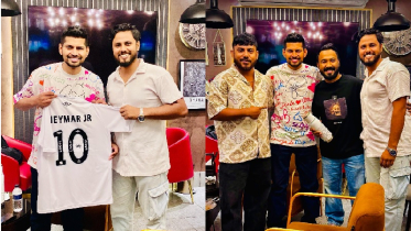 নেইমারের জার্সি পেলেন ইমতিয়াজ, স্মারক বোতল পেলেন পলাশ