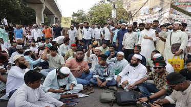 দ্বিতীয় দিনের মতো শাহবাগে চলছে ছাত্র-জনতার বিক্ষোভ, যান চলাচল বন্ধ