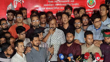 জুম্মার পর জবি শিক্ষক-শিক্ষার্থীদের কঠোর কর্মসূচি