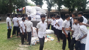 সরকারি বইসহ ট্রাক জব্দ, প্রধান শিক্ষক পলাতক