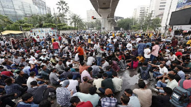শাহবাগ ও ইন্টারকন্টিনেন্টাল মোড়ে ছাত্রদলের অবস্থান, তীব্র যানজট