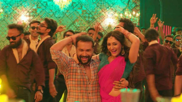 ‘১০০%  দেশি’ গানে ঝড় তুললেন পূজা চেরি