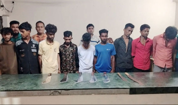 মোহাম্মদপুরে ‘লও ঠেলা’ গ্রুপের ৯ জন গ্রেপ্তার