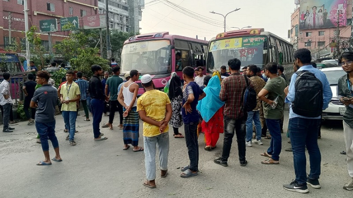 কুড়িলে পোশাক শ্রমিকদের সড়ক অবরোধ, তীব্র যানজট কুড়িলে পোশাক শ্রমিকদের সড়ক অবরোধ, তীব্র যানজট