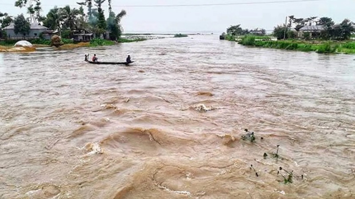 পাহাড়ি ঢলে ৪ জেলায় বন্যার আশঙ্কা, বাড়ছে দ্রুত নদীর পানি পাহাড়ি ঢলে ৪ জেলায় বন্যার আশঙ্কা, বাড়ছে দ্রুত নদীর পানি