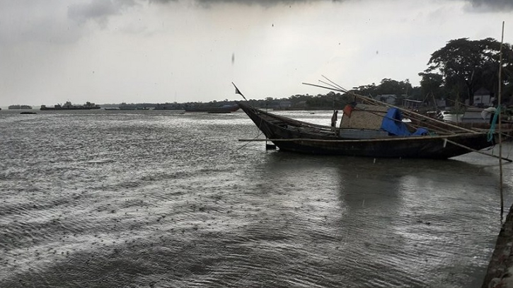 ৬ অঞ্চলের নদীবন্দরে ২ নম্বর নৌ হুঁশিয়ারি সংকেত ৬ অঞ্চলের নদীবন্দরে ২ নম্বর নৌ হুঁশিয়ারি সংকেত