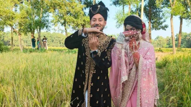 ধানক্ষেতে নবদম্পতির রিভিউ দাবির ছবি ভাইরাল