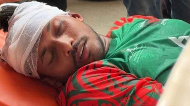 ম্যাচের শুরুতেই রক্তাক্ত রোমান, হাসপাতালে ভর্তি