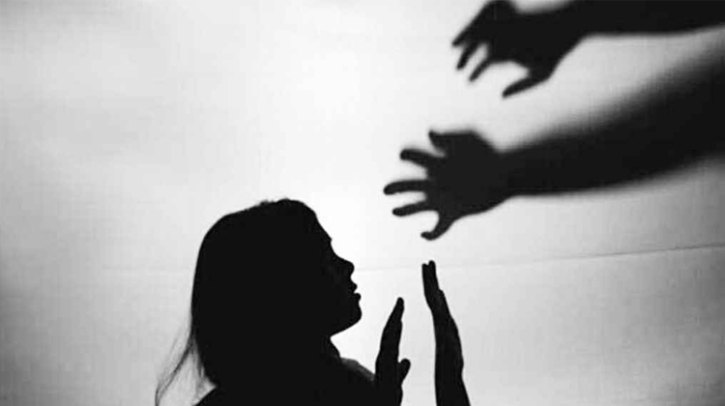নারী থানায় ধর্ষণের অভিযোগ দিলেন জিনের বিরুদ্ধে