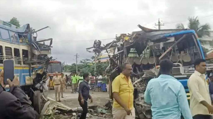 চালকের বেপরোয়া গতিতে ছয়জন নিহত