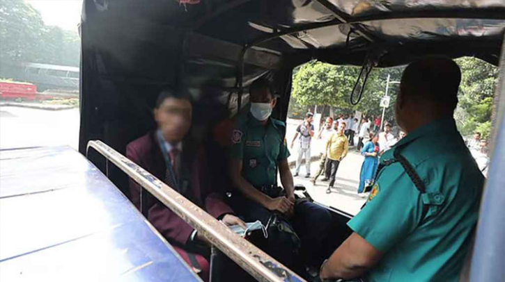 ধানমন্ডি ৩২ থেকে সন্দেহভাজন কিশোর আটক