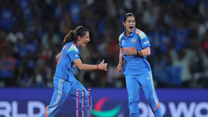 রেনুকা-ক্রান্তিকে দুই মুখ্যমন্ত্রীর কোটি টাকার পুরস্কার