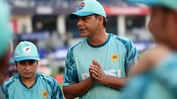 মেয়েদের দলের কোচকে সরিয়ে দিল পিসিবি