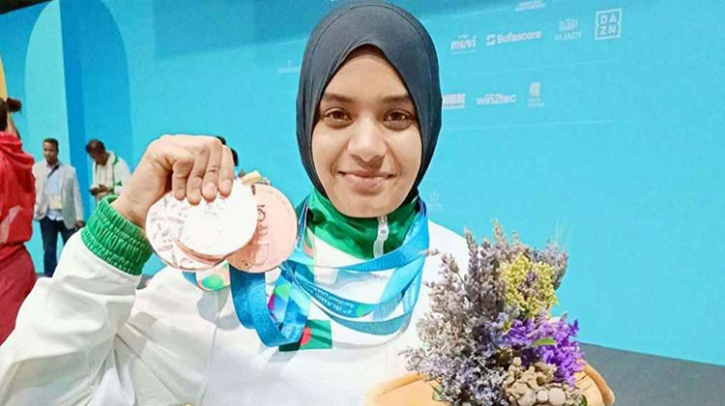 সৌদিতে ব্রোঞ্জ জিতে ইতিহাস গড়লেন ইকরা