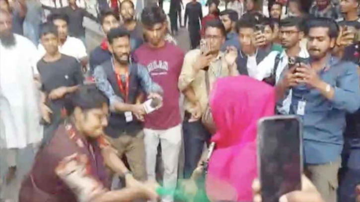 ধানমন্ডিতে ‘জয় বাংলা’ স্লোগান, নারীকে মারধর
