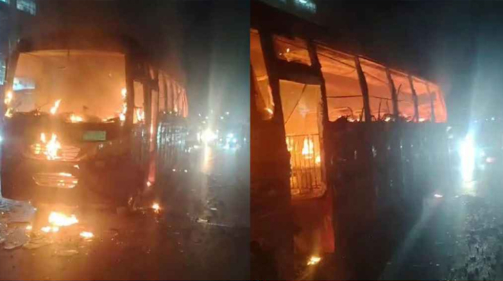 গাজীপুরে চলন্ত বাসে হঠাৎ আগুন