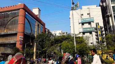 ধানমন্ডিতে ইবনে সিনাসহ দুই স্থানে ককটেল বিস্ফোরণ ধানমন্ডিতে ইবনে সিনাসহ দুই স্থানে ককটেল বিস্ফোরণ