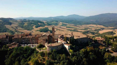 যে গ্রামে বাড়ি কিনলেই পাবেন ২৮ লাখ টাকা