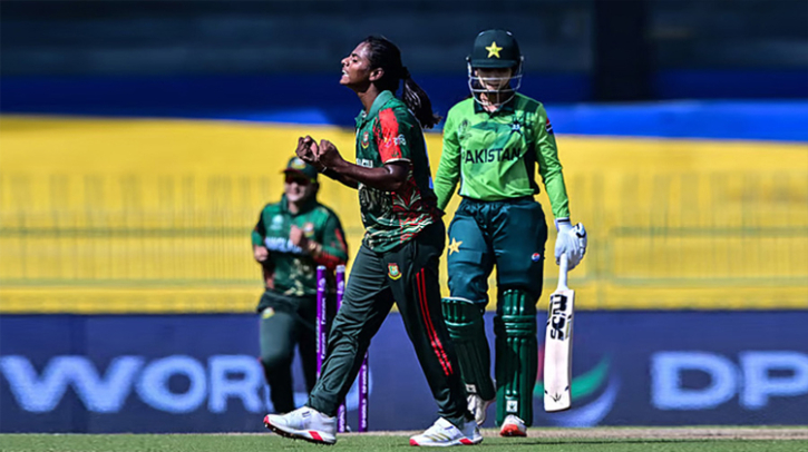 দুই বলেই বিশ্ব ক্রিকেটে আলোচনায় মারুফা