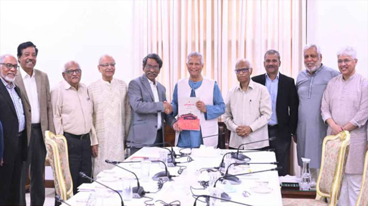 প্রধান উপদেষ্টার হাতে জুলাই সনদের সুপারিশ জমা প্রধান উপদেষ্টার হাতে জুলাই সনদের সুপারিশ জমা