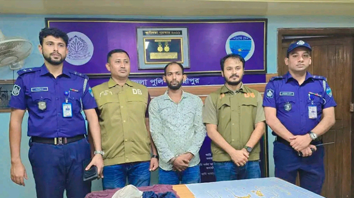 রামগঞ্জে জোড়া খুনের রহস্য উদঘাটন: স্বর্ণের লোভে মা-মেয়েকে হত্যা রামগঞ্জে জোড়া খুনের রহস্য উদঘাটন: স্বর্ণের লোভে মা-মেয়েকে হত্যা