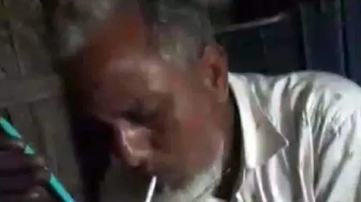 রংপুরে প্যানেল চেয়ারম্যানের ইয়াবা সেবনের ভিডিও সামাজিক যোগাযোগ রংপুরে প্যানেল চেয়ারম্যানের ইয়াবা সেবনের ভিডিও সামাজিক যোগাযোগ