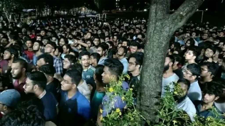 বুয়েটে ধর্ষণ অভিযুক্ত শিক্ষার্থী; রাতের বিক্ষোভ বুয়েটে ধর্ষণ অভিযুক্ত শিক্ষার্থী; রাতের বিক্ষোভ