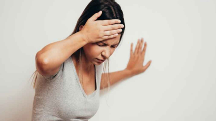 মাথা ঘুরে চোখে অন্ধকার? সতর্ক হোন এখনই মাথা ঘুরে চোখে অন্ধকার? সতর্ক হোন এখনই