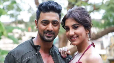 দেব-রুক্মিণীর দূরত্ব নিয়ে টালিউডে গুঞ্জন